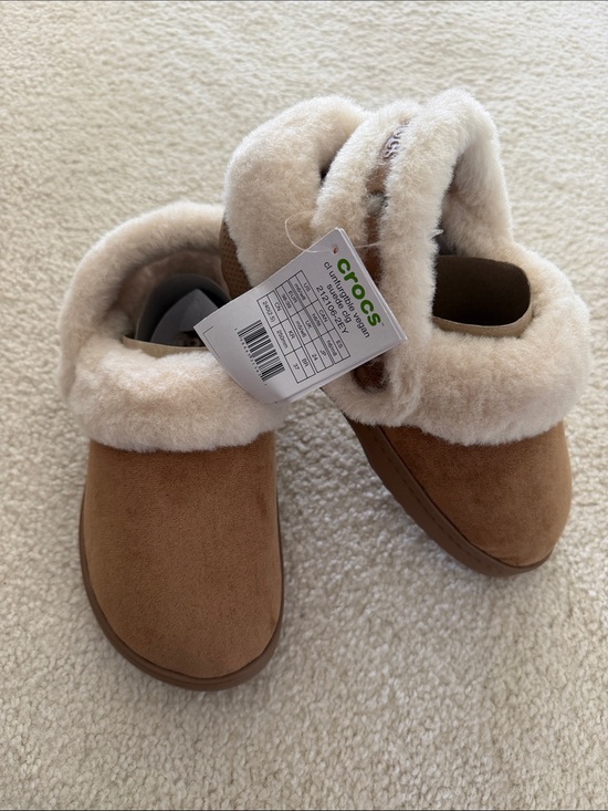 CROCS Shoes - NWT CROCS Unfurgettable Clog